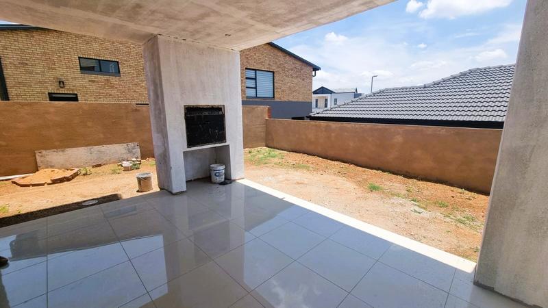 3 Bedroom Property for Sale in Eldoraigne Gauteng