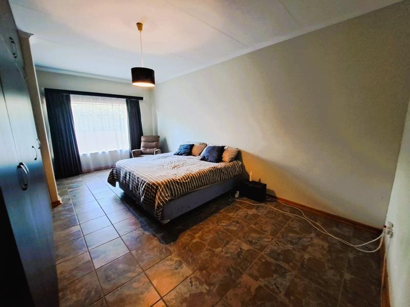 5 Bedroom Property for Sale in Lyttelton Gauteng