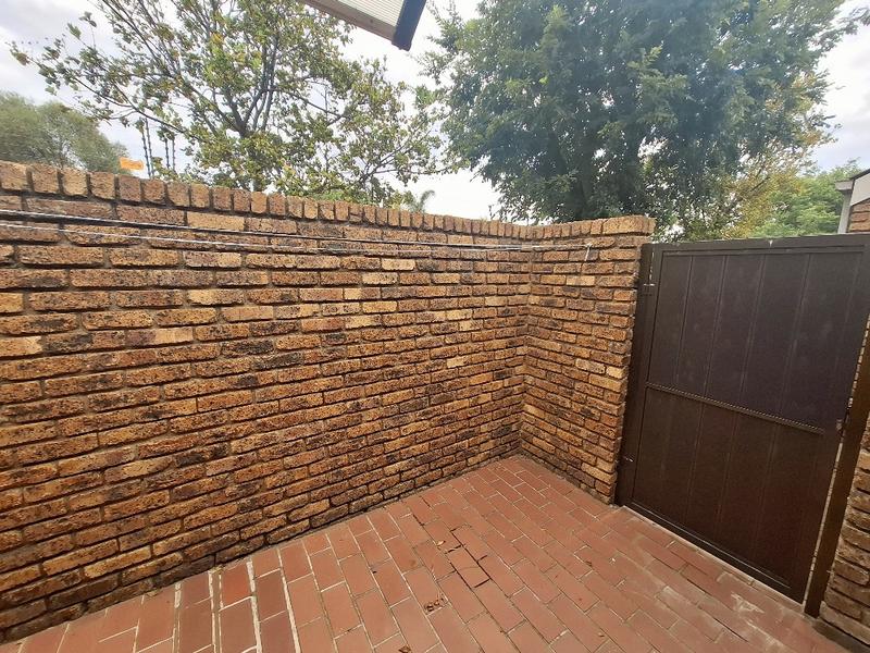 1 Bedroom Property for Sale in Sunninghill Gauteng