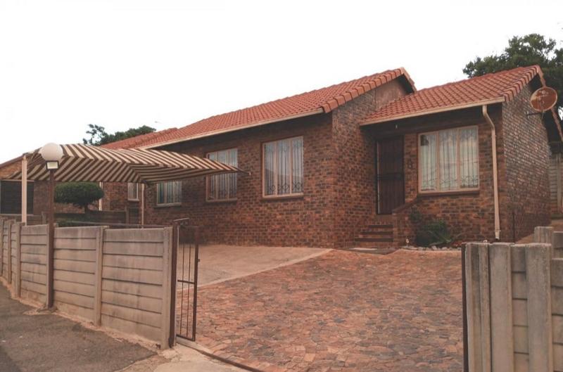 2 Bedroom Property for Sale in Lenasia South Gauteng