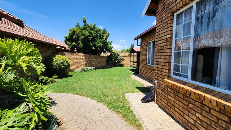 3 Bedroom Property for Sale in Wierdaglen Estate Gauteng