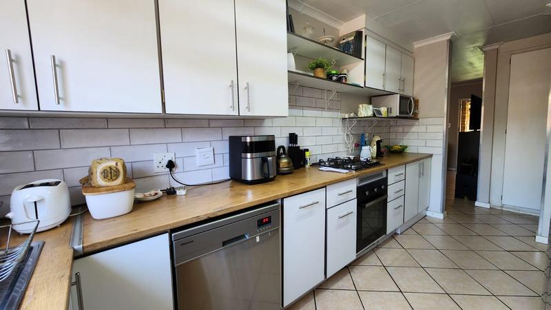 3 Bedroom Property for Sale in Wierdaglen Estate Gauteng