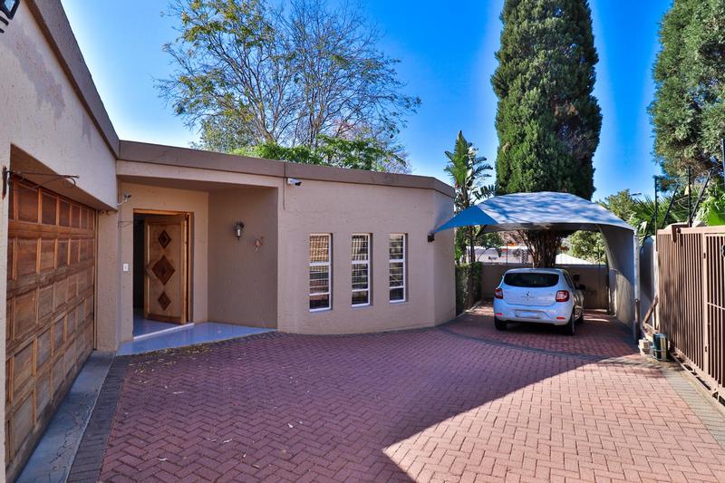 4 Bedroom Property for Sale in Bromhof Gauteng