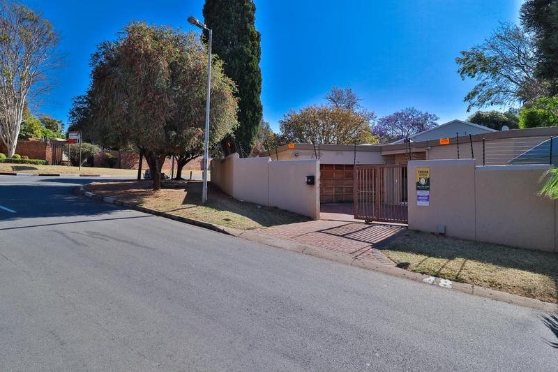 4 Bedroom Property for Sale in Bromhof Gauteng