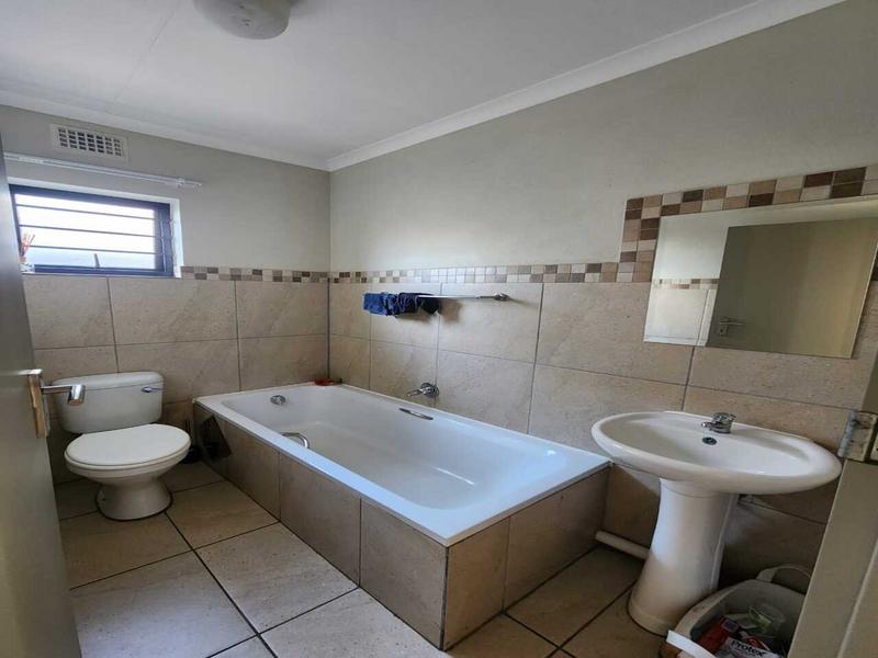 3 Bedroom Property for Sale in Albertsdal Gauteng