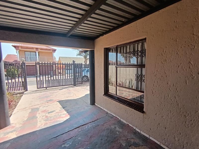 2 Bedroom Property for Sale in Karenpark Gauteng