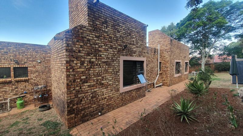 5 Bedroom Property for Sale in Ninapark Gauteng