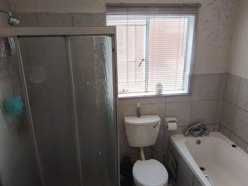 To Let 2 Bedroom Property for Rent in Amberfield Glen Gauteng