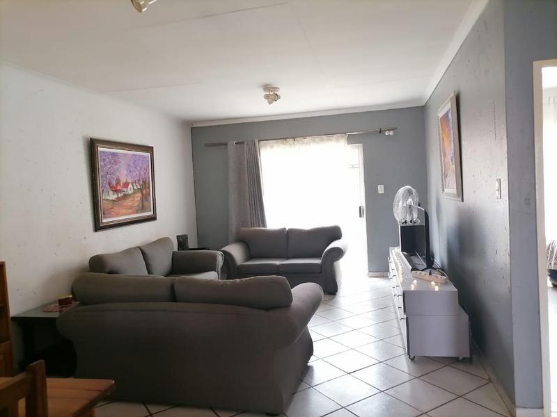 To Let 2 Bedroom Property for Rent in Amberfield Glen Gauteng