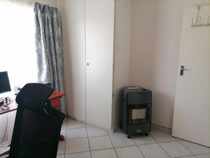 To Let 2 Bedroom Property for Rent in Amberfield Glen Gauteng