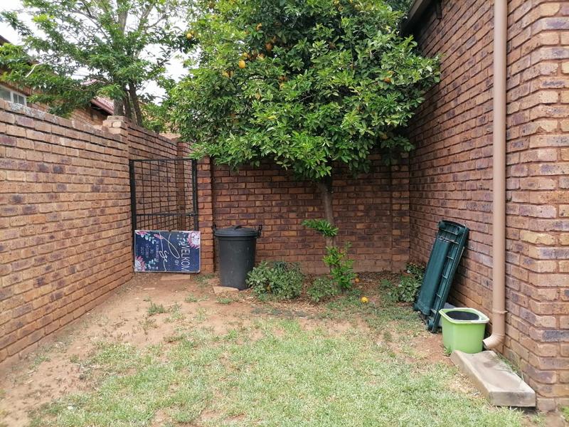 To Let 2 Bedroom Property for Rent in Amberfield Glen Gauteng