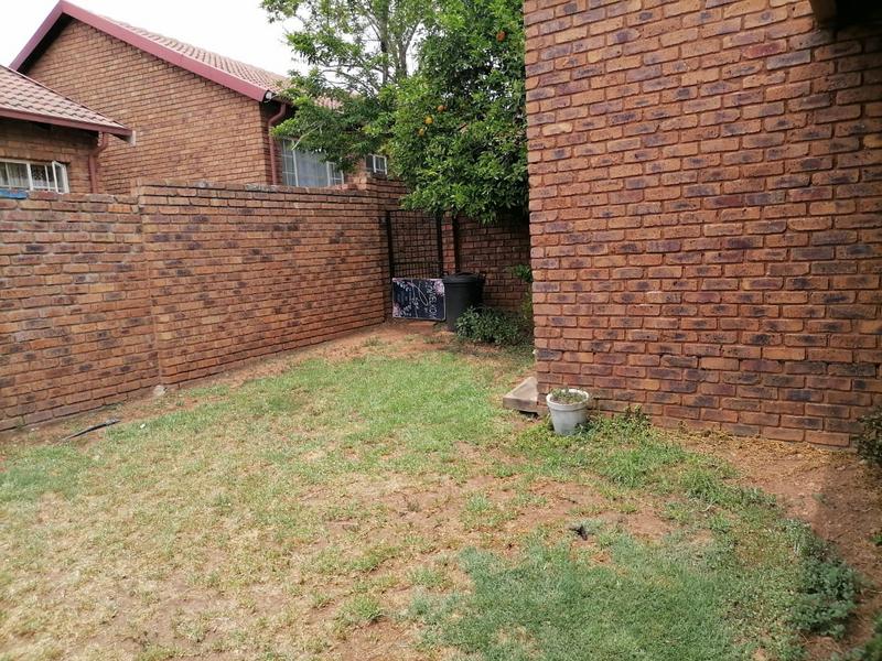 To Let 2 Bedroom Property for Rent in Amberfield Glen Gauteng