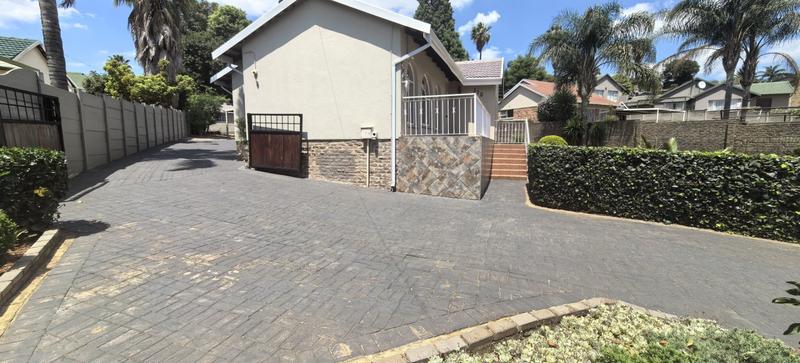 3 Bedroom Property for Sale in Helderkruin Gauteng