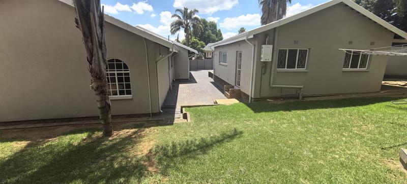 3 Bedroom Property for Sale in Helderkruin Gauteng