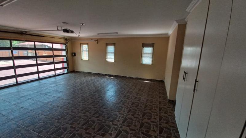 9 Bedroom Property for Sale in Claremont Gauteng