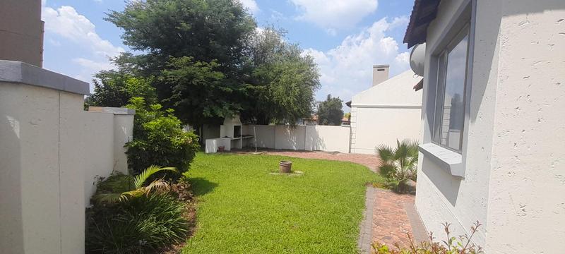 To Let 3 Bedroom Property for Rent in Thatchfield Gauteng