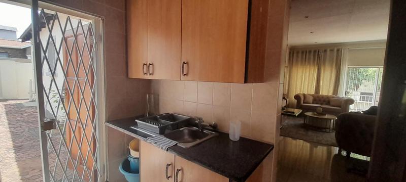 To Let 3 Bedroom Property for Rent in Thatchfield Gauteng