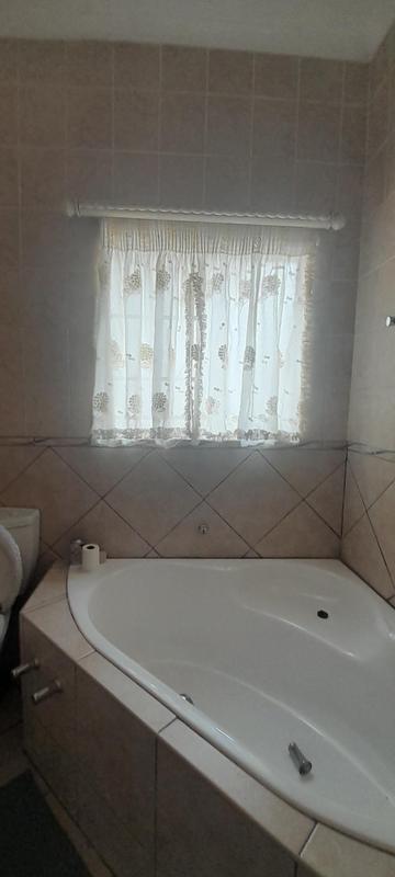 To Let 3 Bedroom Property for Rent in Thatchfield Gauteng