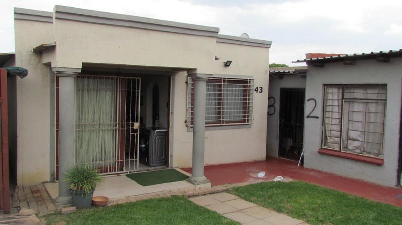 2 Bedroom Property for Sale in Olievenhoutbosch Gauteng