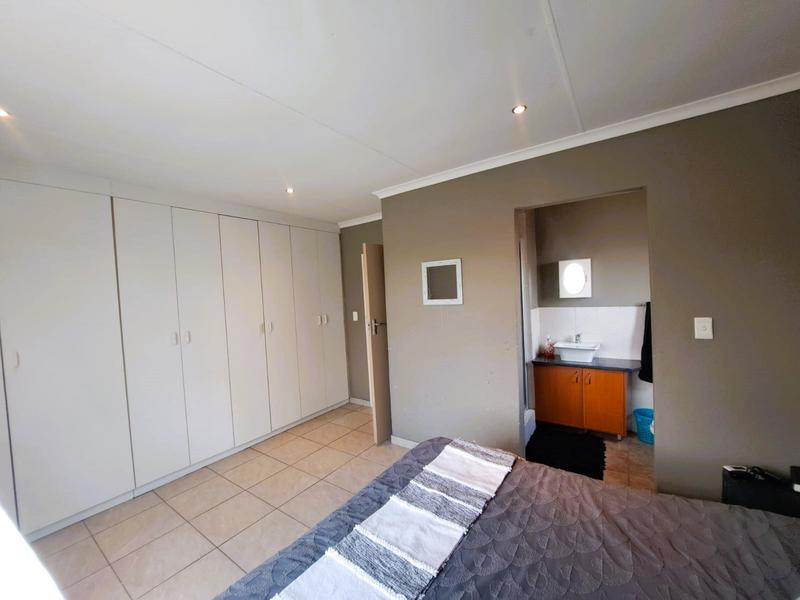 2 Bedroom Property for Sale in Amberfield Manor Gauteng