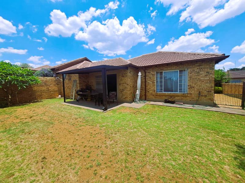 2 Bedroom Property for Sale in Amberfield Manor Gauteng