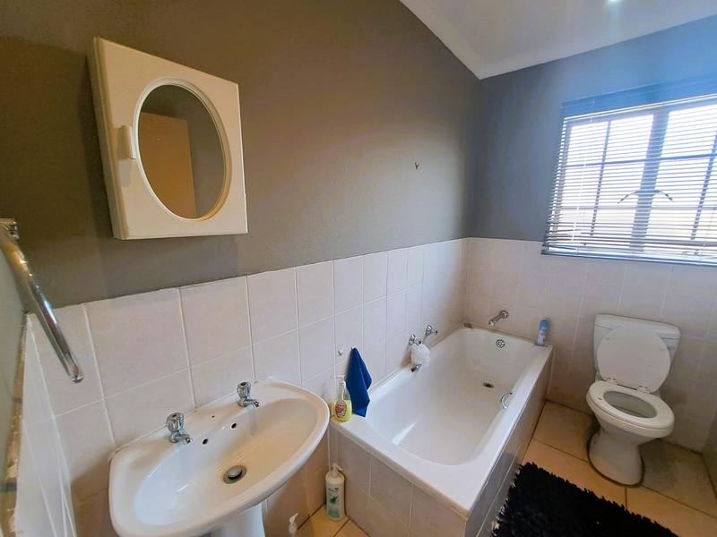 2 Bedroom Property for Sale in Amberfield Manor Gauteng