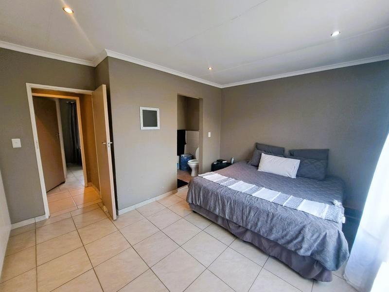 2 Bedroom Property for Sale in Amberfield Manor Gauteng