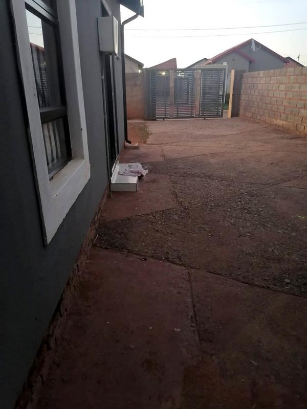 2 Bedroom Property for Sale in Bram Fischerville Gauteng