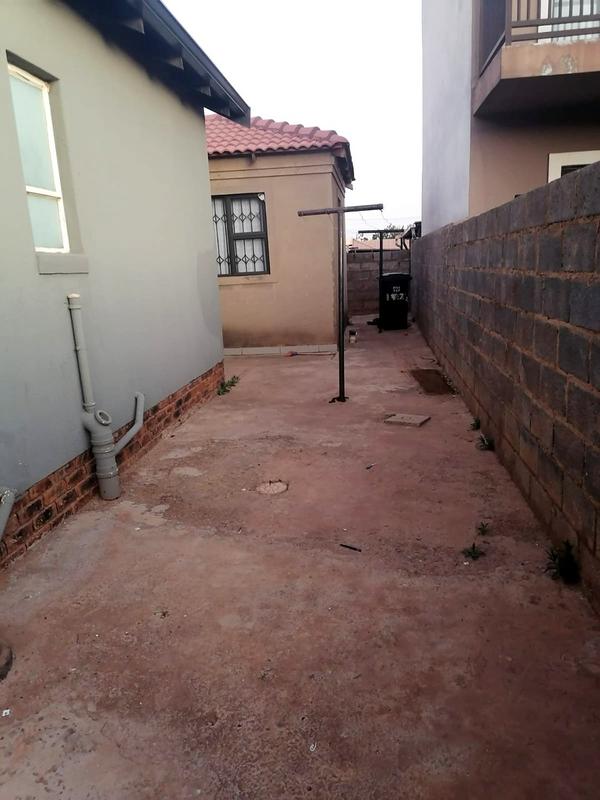 2 Bedroom Property for Sale in Bram Fischerville Gauteng