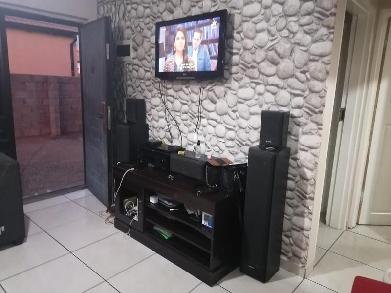 2 Bedroom Property for Sale in Bram Fischerville Gauteng