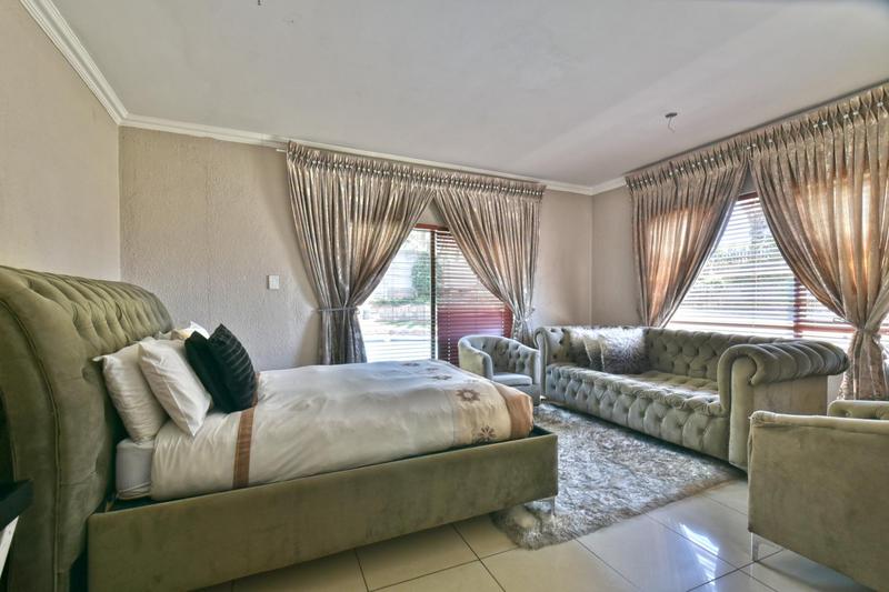 5 Bedroom Property for Sale in Meredale Gauteng