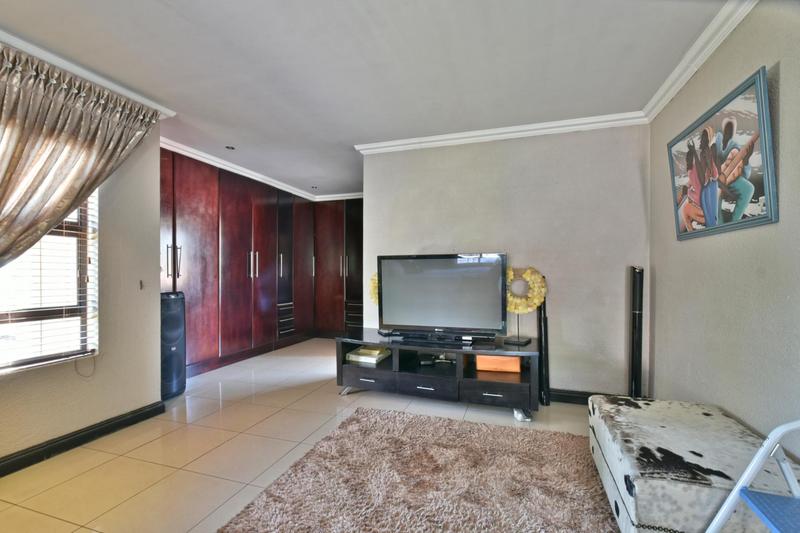 5 Bedroom Property for Sale in Meredale Gauteng