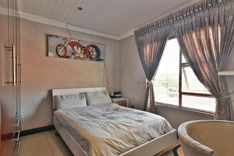 5 Bedroom Property for Sale in Meredale Gauteng