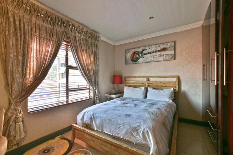 5 Bedroom Property for Sale in Meredale Gauteng