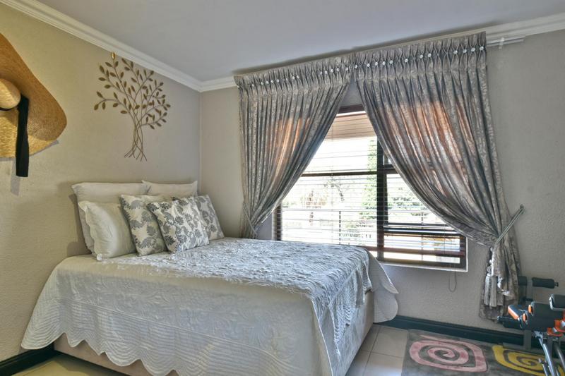 5 Bedroom Property for Sale in Meredale Gauteng