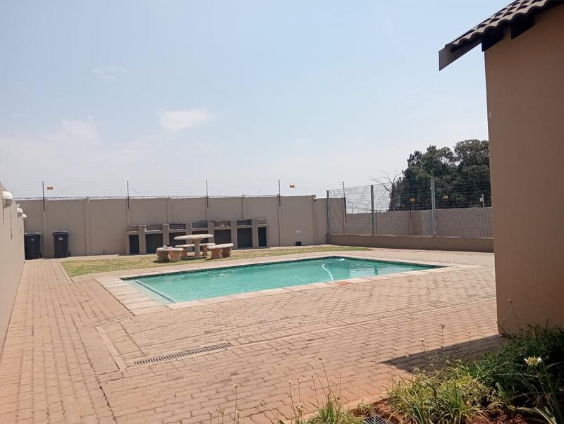 2 Bedroom Property for Sale in Ruimsig Gauteng