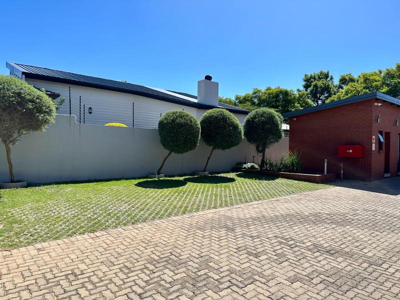 To Let 4 Bedroom Property for Rent in Waterkloof A H Gauteng