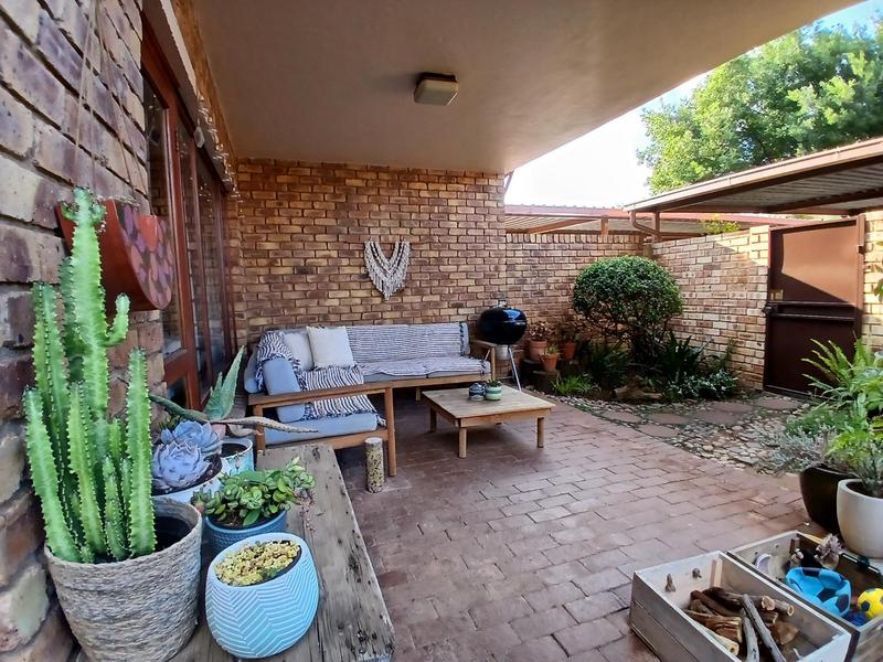 To Let 2 Bedroom Property for Rent in Bromhof Gauteng