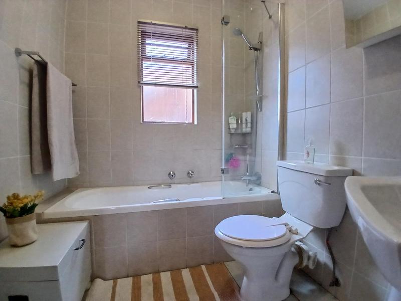 To Let 2 Bedroom Property for Rent in Bromhof Gauteng