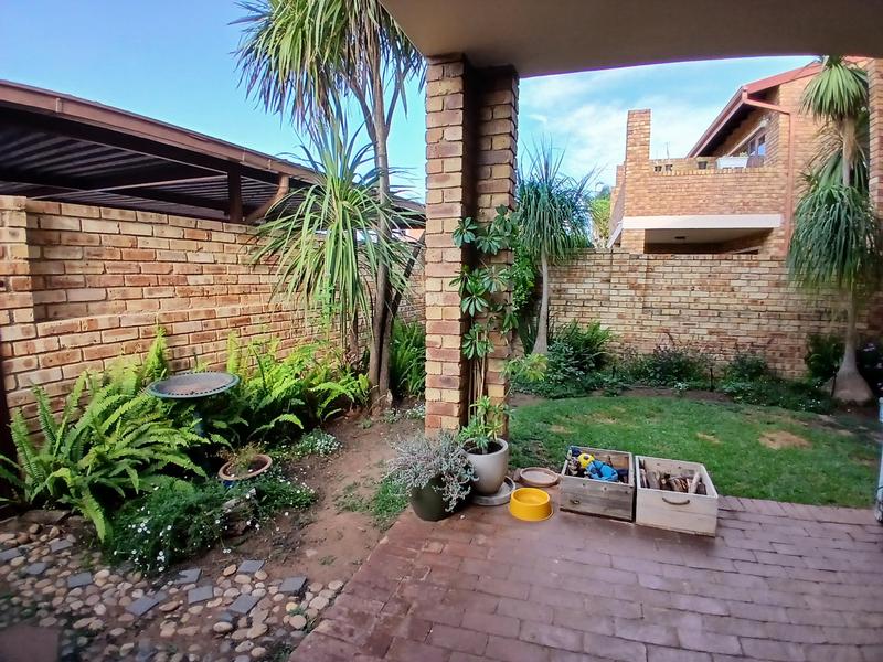 To Let 2 Bedroom Property for Rent in Bromhof Gauteng