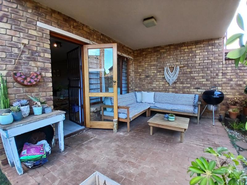 To Let 2 Bedroom Property for Rent in Bromhof Gauteng