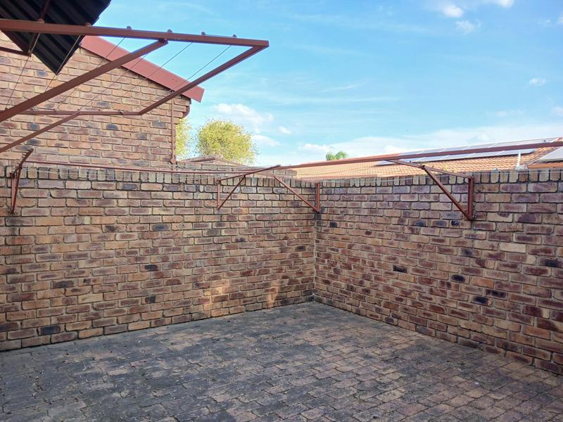 To Let 2 Bedroom Property for Rent in Bromhof Gauteng