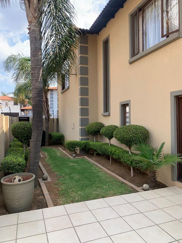 To Let 4 Bedroom Property for Rent in Bedfordview Gauteng