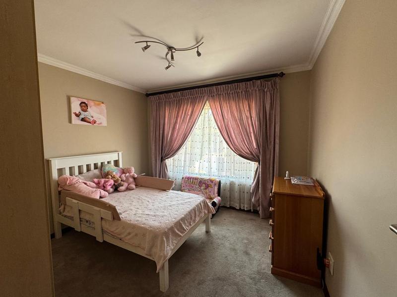 To Let 4 Bedroom Property for Rent in Bedfordview Gauteng