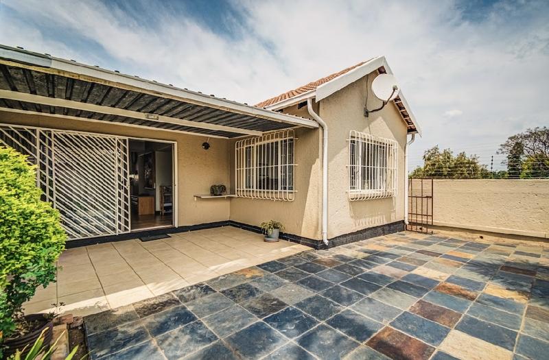 2 Bedroom Property for Sale in Dowerglen Gauteng