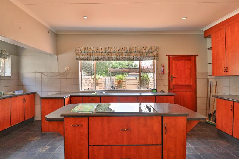 5 Bedroom Property for Sale in Lombardy East Gauteng