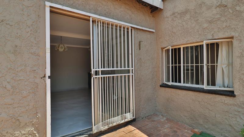 5 Bedroom Property for Sale in Lombardy East Gauteng