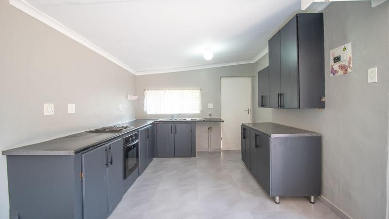 5 Bedroom Property for Sale in Lombardy East Gauteng