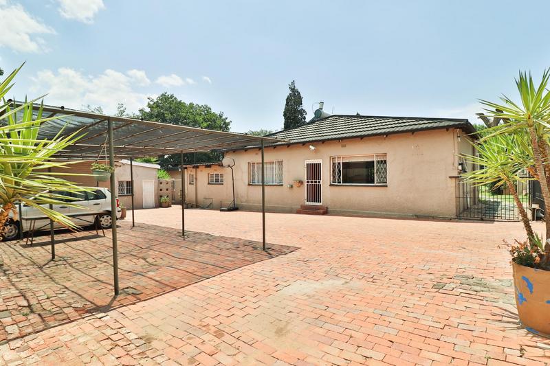 5 Bedroom Property for Sale in Lombardy East Gauteng