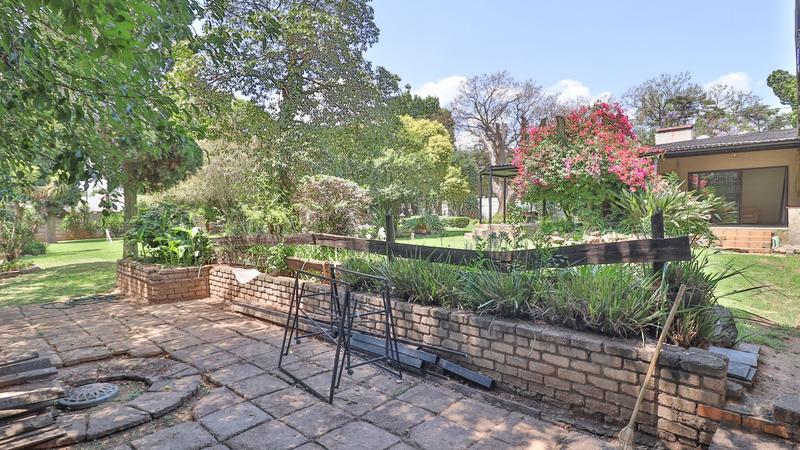 5 Bedroom Property for Sale in Lombardy East Gauteng